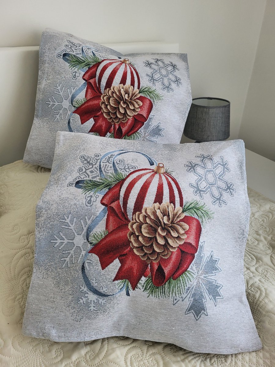 Kussenhoes Luxe Gobelinstof Kerst Christmas Red balls and cones met rits 45*45cm