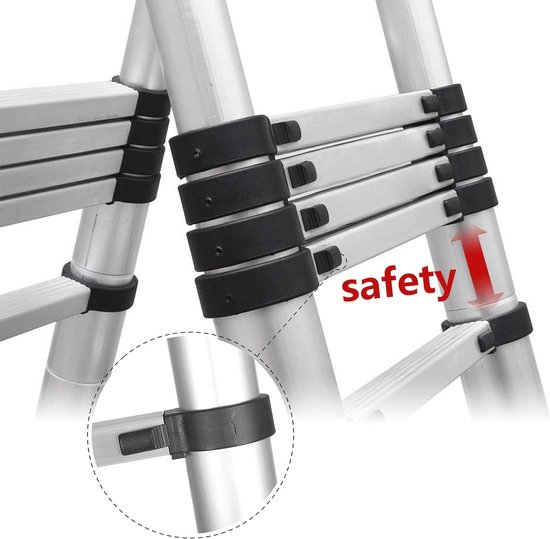 Close-up van de zwarte vergrendelingsringen en metalen stappen van een zilveren telescopische ladder, met de tekst 'safety'.