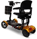 Achterkant van een gouden opvouwbare scootmobiel met vier wielen, zwarte zitting en mandje.