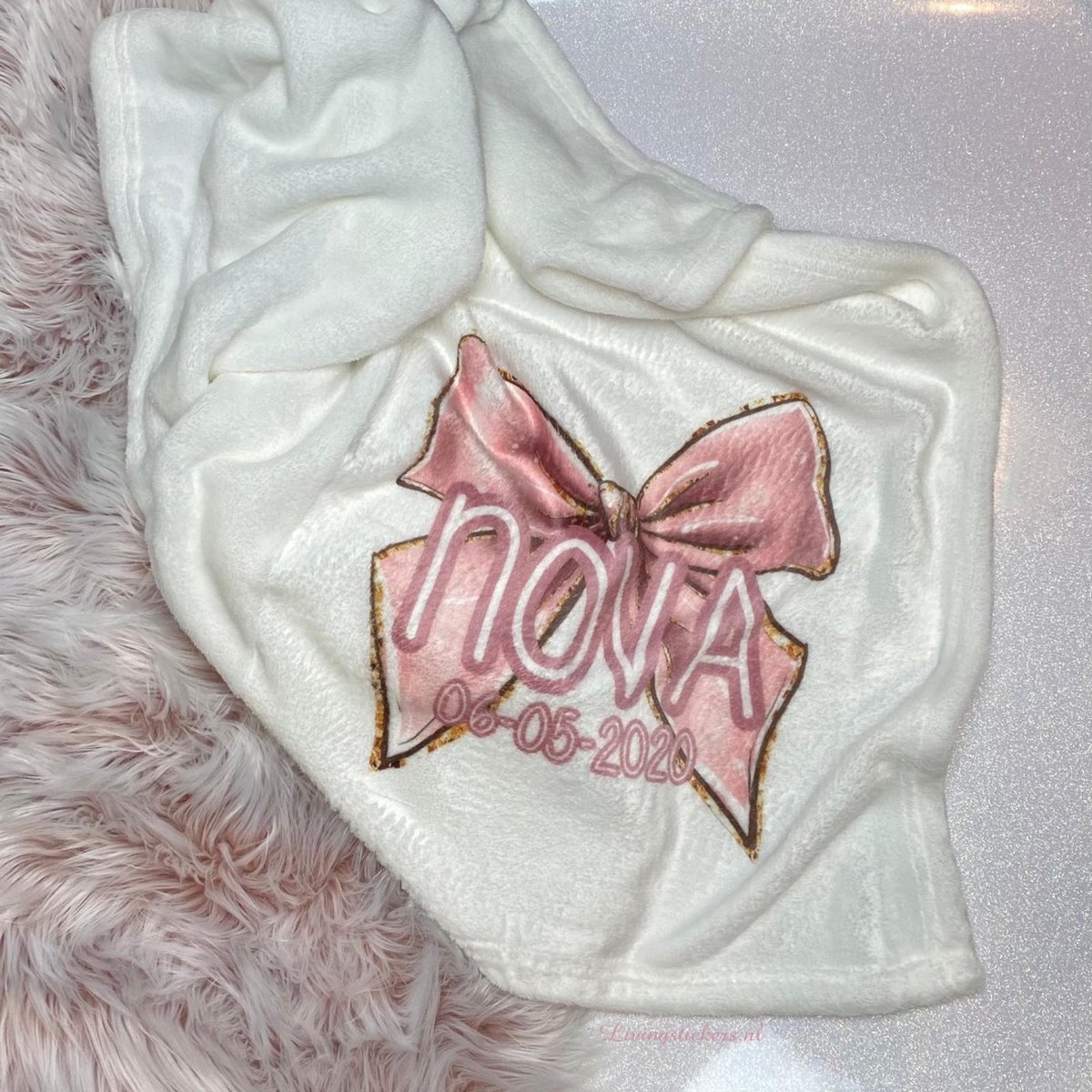 Persoonlijke babydeken kraamcadeau sweet pink met strik naam en geboortedatum