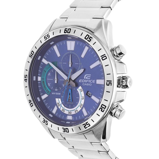 Zilverkleurig herenhorloge met blauwe wijzerplaat en metalen band, opengewerkt met datumvenster.