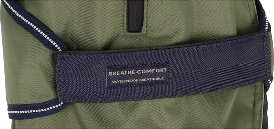 Label op de jas met tekst 'Breathe Comfort Waterproof-Breathable'.