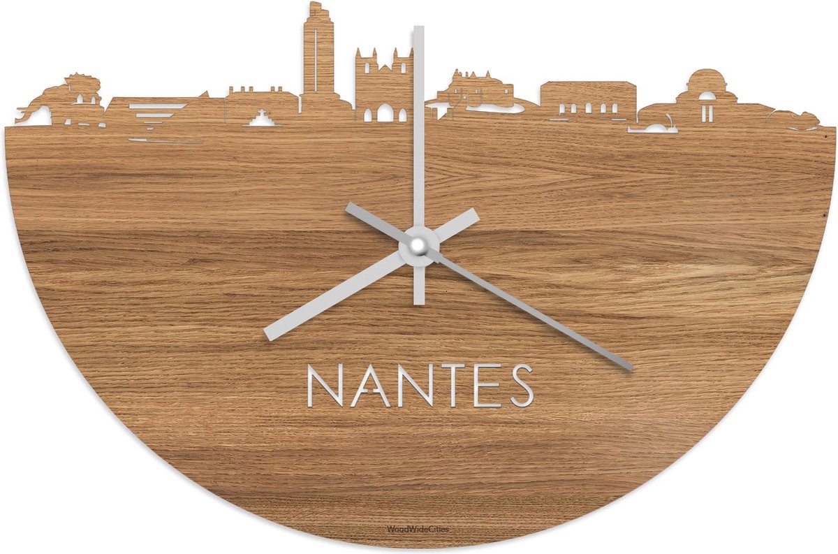 Skyline Klok Nantes Eikenhout - Ø 40 cm - Stil uurwerk - Wanddecoratie - Meer steden beschikbaar - Woonkamer idee - Woondecoratie - City Art - Steden kunst - Cadeau voor hem - Cadeau voor haar - Jubileum - Trouwerij - Housewarming - WoodWideCities