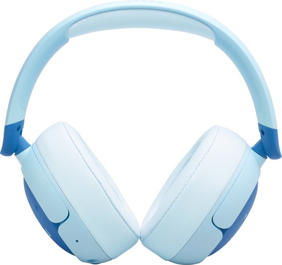 Lichtblauwe JBL koptelefoon met blauwe oorschelpen en hoofdband, op zwarte achtergrond.