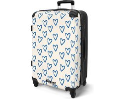 NoBoringSuitcases.com NoBoringSuitcases.com® - Reis koffer groot - Rolkoffer lichtgewicht - Wit met blauw hartjes patroon - Reiskoffer op 4 wielen - 20 kg bagage