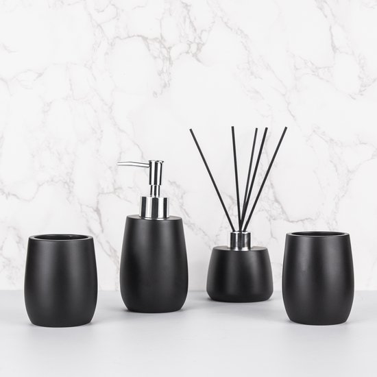 Foto: Kaizer badkamer accessoires set vierdelig zwart tandenborstelhouder zeeppompje geurstokjes diffuser beker geurstokhouder