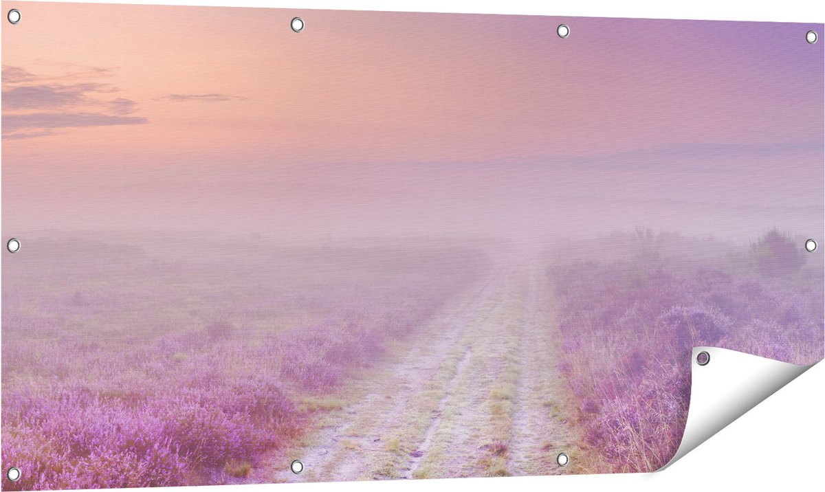 Gards Tuinposter Pad in de Weide tijdens de Mist - 120x60 cm - Tuindoek - Tuindecoratie - Wanddecoratie buiten - Tuinschilderij Multikleur
