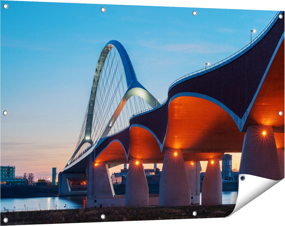 Gards Tuinposter Oversteek Brug in Nijmegen - 120x80 cm - Tuindoek - Tuindecoratie - Wanddecoratie buiten - Tuinschilderij Multikleur