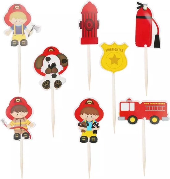 Set van 7 brandweer-thema cupcake toppers met brandweerlieden, voertuig, brandkraan en blusser op houten prikkers.