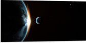 Dibond - Maan langs de Aarde in het Heelal - 100x50 cm Foto op Aluminium (Met Ophangsysteem)