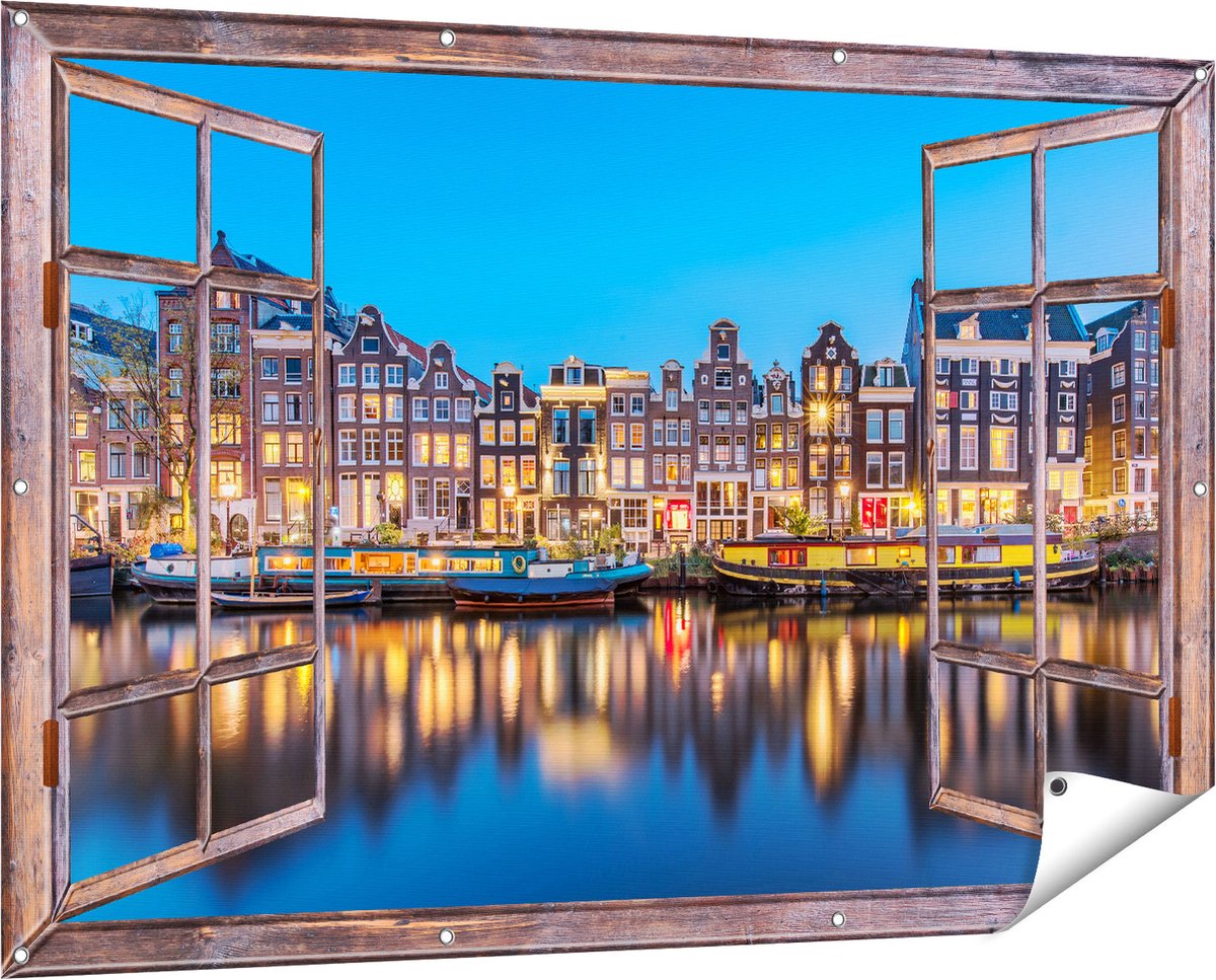 Gards Tuinposter Doorkijk Amsterdamse Huisjes in de Avond met Lichten - 150x100 cm - Tuindoek - Tuindecoratie - Wanddecoratie buiten - Tuinschilderij bruin