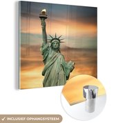 MuchoWow® Glasschilderij 90x90 cm - Schilderij acrylglas - New York - Vrijheidsbeeld - Zonsondergang - Foto op glas - Schilderijen