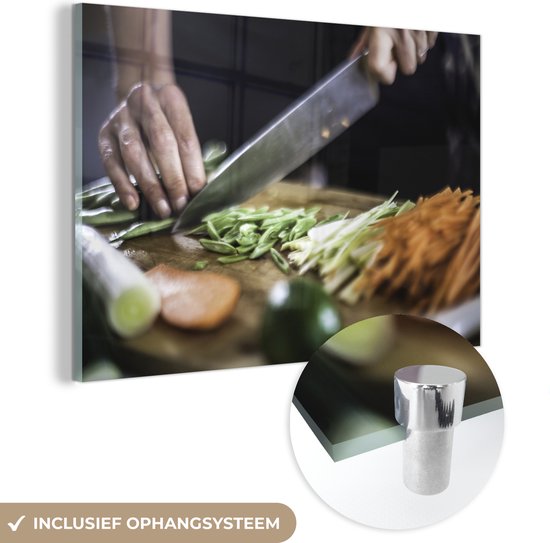 MuchoWow® Glasschilderij 60x40 cm - Schilderij acrylglas - Close-up groente snijden uit de Aziatische keuken - Foto op glas - Schilderijen