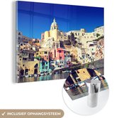 MuchoWow® Glasschilderij 120x80 cm - Schilderij acrylglas - Huis - Zee - Italië - Foto op glas - Schilderijen