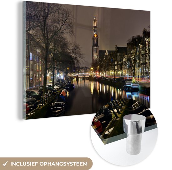 MuchoWow® Glasschilderij 60x40 cm - Schilderij acrylglas - Weerspiegeling van de Westerkerk in de nacht in de Prinsengracht - Foto op glas - Schilderijen