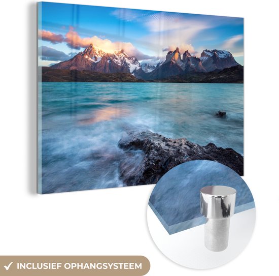 Le lac turquoise de Pehoe avec des montagnes en pente et un ciel clair Plexiglas 60x40 cm - Tirage photo sur Glas (décoration murale en plexiglas)