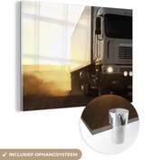 MuchoWow® Glasschilderij 120x90 cm - Schilderij acrylglas - Vrachtwagen op een onverharde weg - Foto op glas - Schilderijen
