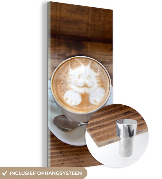 MuchoWow® Glasschilderij 60x120 cm - Schilderij acrylglas - Een kat is als latte art afgebeeld in het schuim van een cappuccino - Foto op glas - Schilderijen