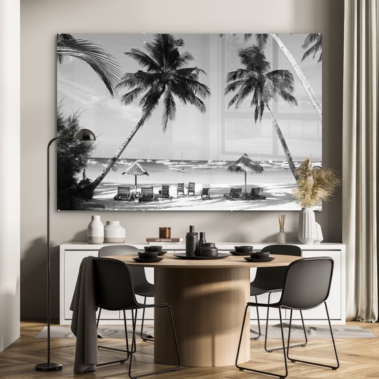 MuchoWow® Glasschilderij 150x100 cm - Schilderij acrylglas - Palmbomen en ligstoelen op het strand van Boracay - zwart wit - Foto op glas - Schilderijen