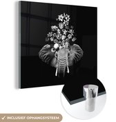 MuchoWow® Glasschilderij 50x50 cm - Schilderij acrylglas - Olifant - Bloemen - Zwart - Wit - Foto op glas - Schilderijen