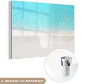 MuchoWow® Glasschilderij 30x20 cm - Schilderij acrylglas - Blauw - Water - Strand - Foto op glas - Schilderijen