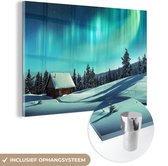 MuchoWow® Glasschilderij 90x60 cm - Schilderij acrylglas - Noorderlicht - Sneeuw - Huis - Winter - Foto op glas - Schilderijen
