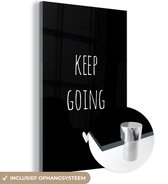 MuchoWow® Glasschilderij 60x90 cm - Schilderij acrylglas - Engelse quote "Keep going" met een hartje tegen een zwarte achtergrond - Foto op glas - Schilderijen