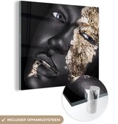 MuchoWow® Glasschilderij 20x20 cm - Schilderij acrylglas - Vrouw - Goud - Zwart - Foto op glas - Schilderijen