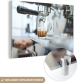 MuchoWow® Glasschilderij 180x120 cm - Schilderij acrylglas - Espresso wordt gezet - Foto op glas - Schilderijen