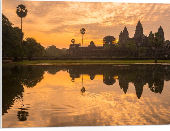 PVC Schuimplaat - Zonsondergang boven Water langs Tempel - 80x60 cm Foto op PVC Schuimplaat (Met Ophangsysteem)