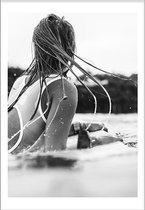 Surfergirl Surfing (21x29,7cm) - Wallified - Tropisch - Poster - Print - Wall-Art - Woondecoratie - Kunst - Posters