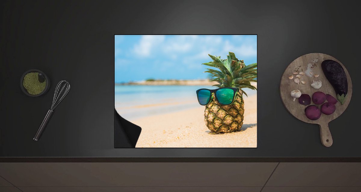 Inductie Beschermer - Ananas met Zonnebril Chillend op het Strand - 60x52 cm - 2 mm Dik - Inductieplaat Beschermer met zwarte kern