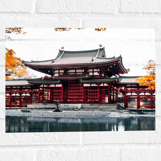 Muursticker - Rode Boeddhistische Tempel in Japan met Oranje Bomen - 40x30 cm Foto op Muursticker
