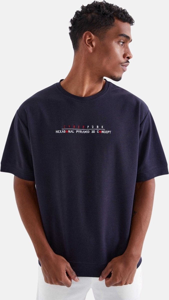 La Pèra Oversized Heren T-shirt – Ronde hals - Donker Blauw met rode en witte tekst - L
