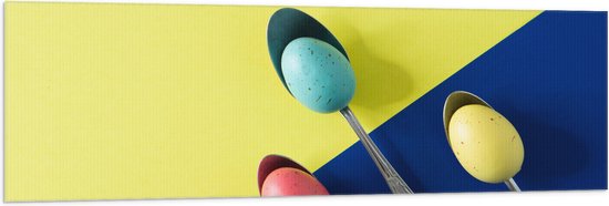 Vlag - Gekleurde Eieren op Lepels op Blauwe en Gele Vakken - 150x50 cm Foto op Polyester Vlag