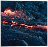 WallClassics - PVC Schuimplaat - Magma Stromend over Vulkaan - 50x50 cm Foto op PVC Schuimplaat (Met Ophangsysteem)