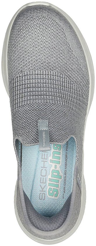 Grijze Skechers instapper van bovenaf gezien, met de tekst "Skechers Slip-ins" op de binnenzool.