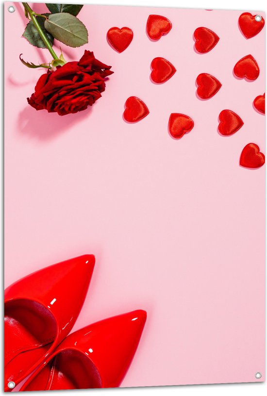Tuinposter – Klassiek Rood Paar Hakken met Hartjes en Rode Roos op Lichtroze Achtergrond - 80x120 cm Foto op Tuinposter (wanddecoratie voor buiten en binnen)