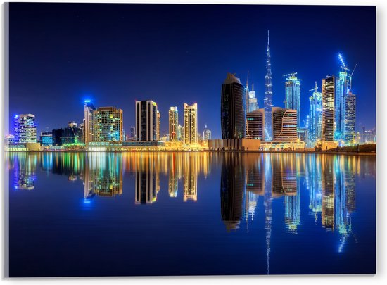 Acrylglas - Skyline van Dubai met Weerspiegeling in de Zee, Qatar - 40x30 cm Foto op Acrylglas (Met Ophangsysteem)