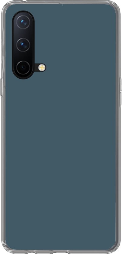 Étui de téléphone bleu foncé avec triple appareil photo et flash, sur fond blanc.