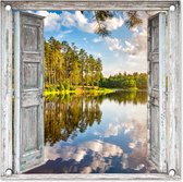 Tuinposter - Doorkijk - Bos - Bomen - Wolken - Tuinposter doorkijk - 50x50 cm - Schuttingdoek - Tuinschilderij - Tuindoek - Buitenposter