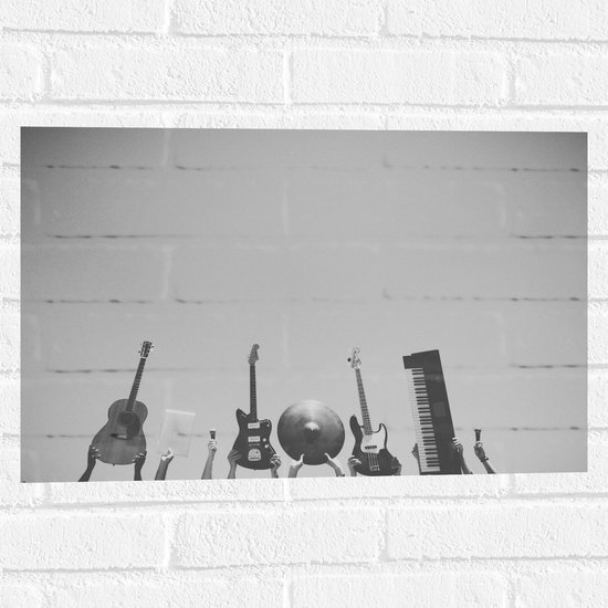 Muursticker - Verschillende Muziekinstrumenten in Handen van Mensen (Zwart- wit) - 60x40 cm Foto op Muursticker