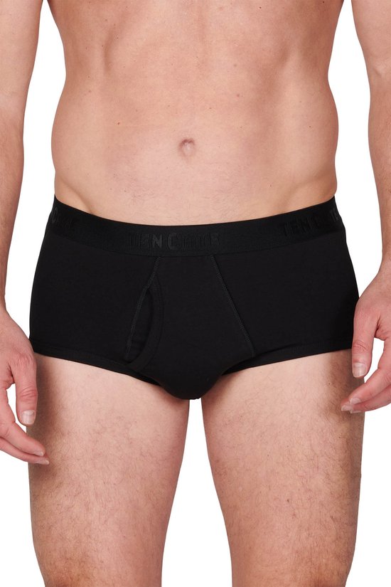 Man met zwarte Ten Cate tailleslip met zwarte tailleband.