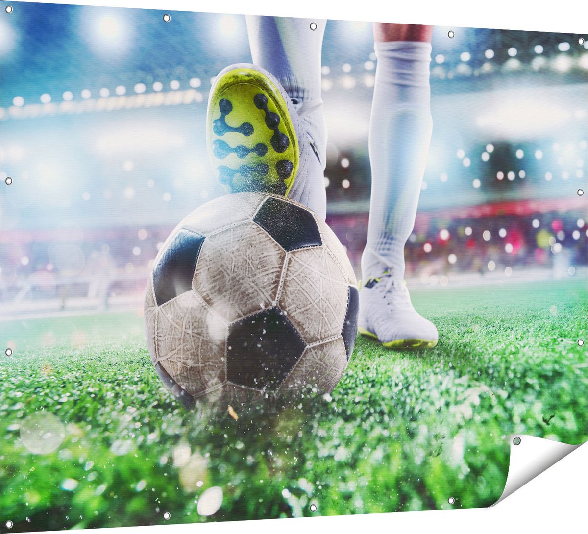 Gards Tuinposter Voetbalspeler met de Bal in het Stadion - 160x120 cm - Tuindoek - Tuindecoratie - Wanddecoratie buiten - Tuinschilderij Multikleur