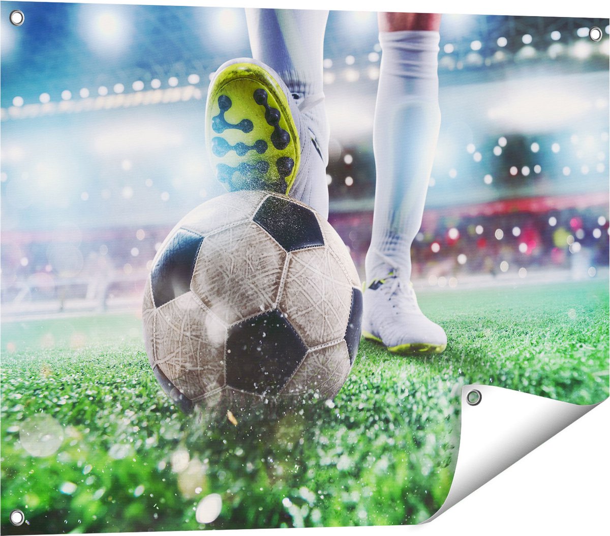 Gards Tuinposter Voetbalspeler met de Bal in het Stadion - 80x60 cm - Tuindoek - Tuindecoratie - Wanddecoratie buiten - Tuinschilderij Multikleur