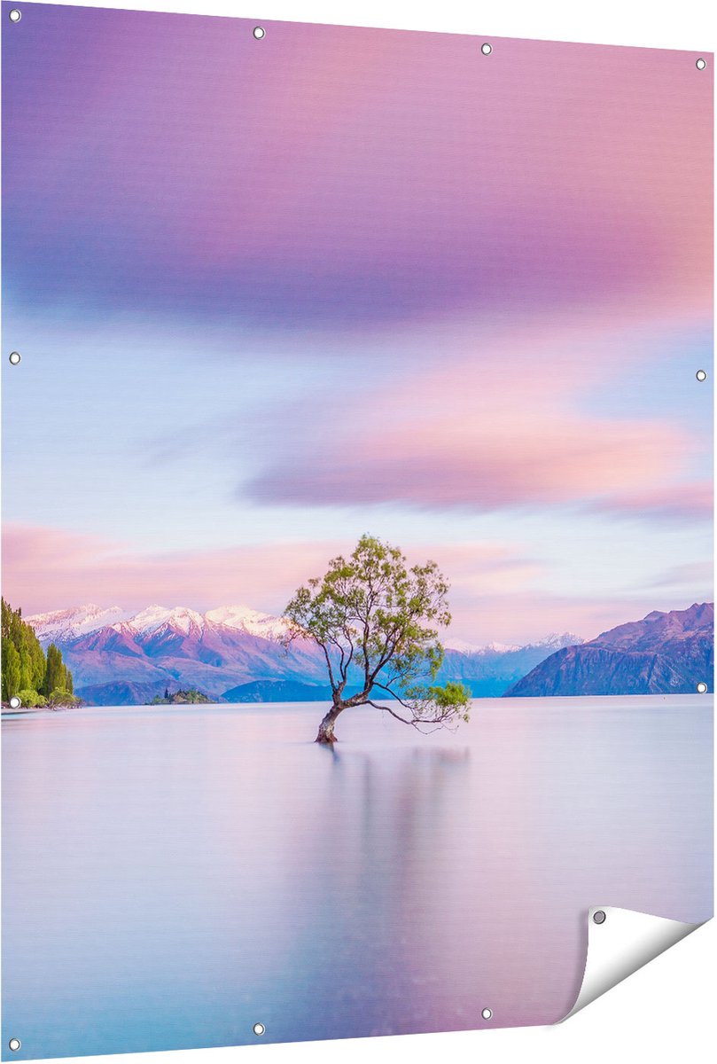 Gards Tuinposter Wanaka Boom in het Water bij Zonsopgang - 120x150 cm - Tuindoek - Tuindecoratie - Wanddecoratie buiten - Tuinschilderij Multikleur