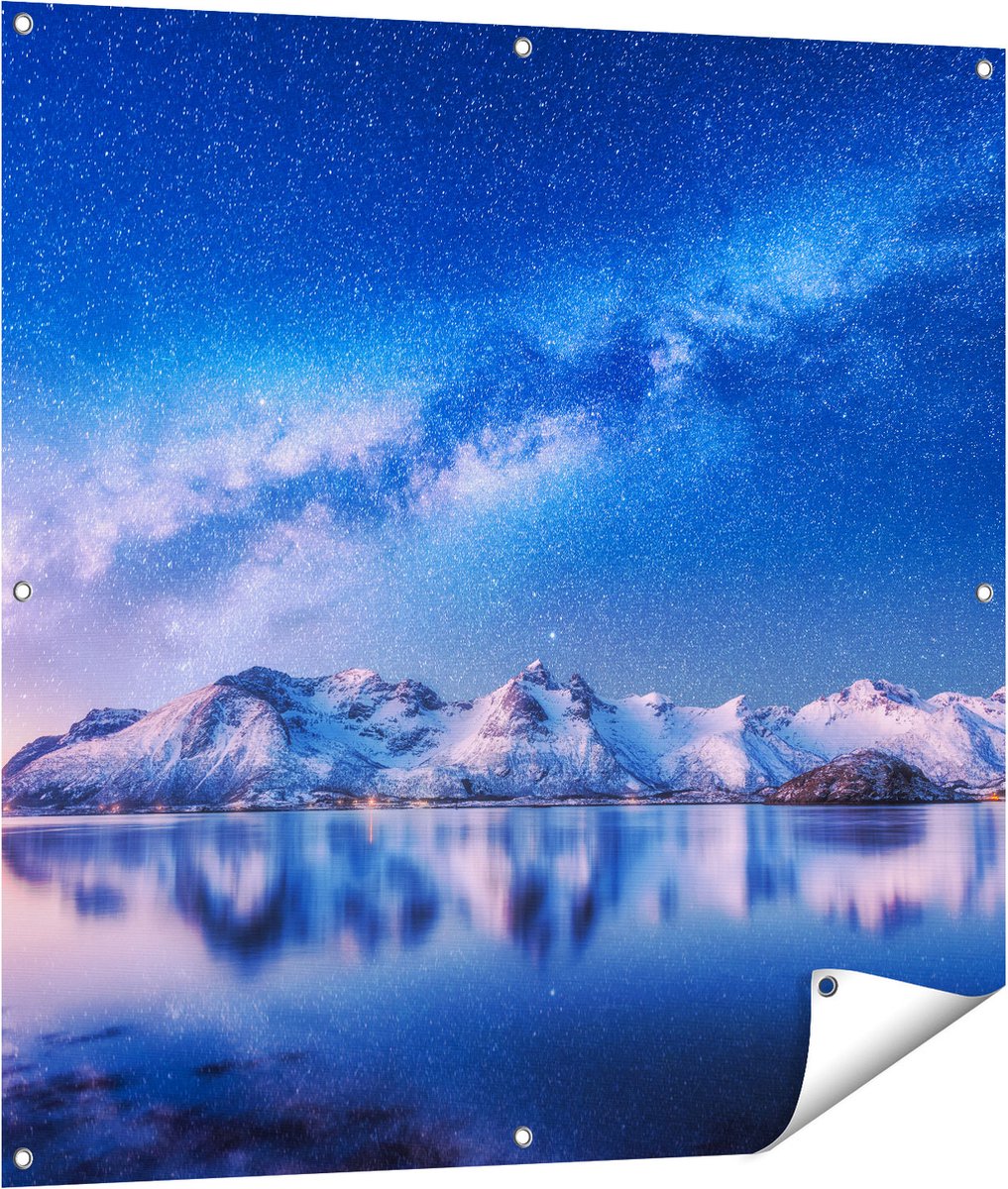 Gards Tuinposter Melkweg bij Besneeuwde Bergen - 100x100 cm - Tuindoek - Tuindecoratie - Wanddecoratie buiten - Tuinschilderij Multikleur