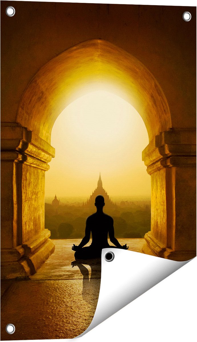 Gards Tuinposter Man Doet Yoga in een Boeddha Tempel - 40x60 cm - Tuindoek - Tuindecoratie - Wanddecoratie buiten - Tuinschilderij Multikleur
