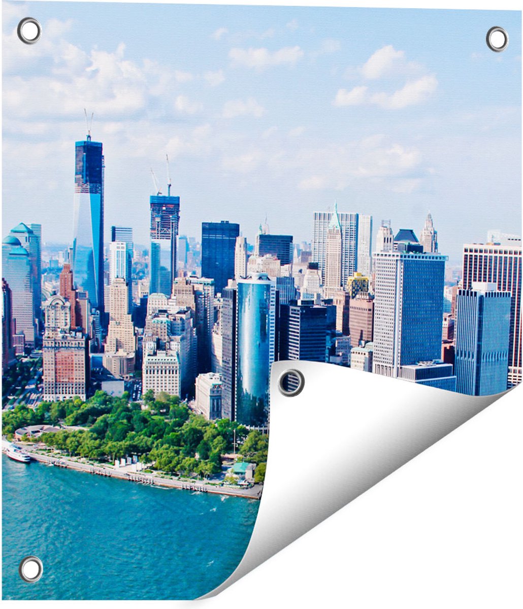 Gards Tuinposter New York Als een Eiland vanuit de Lucht - 40x40 cm - Tuindoek - Tuindecoratie - Wanddecoratie buiten - Tuinschilderij Multikleur