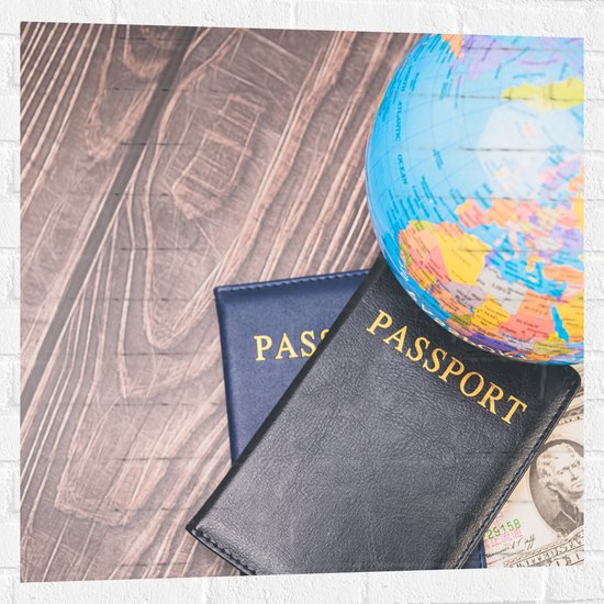 WallClassics - Muursticker - Tafereel van Paspoorten bij Kleine Wereldbol - 80x80 cm Foto op Muursticker